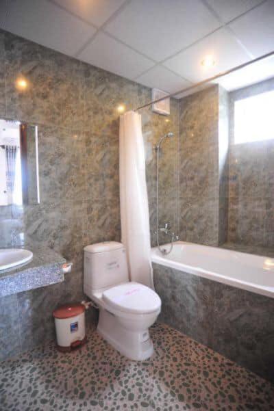 Hong Thien Ruby Hotel Хуе Екстериор снимка