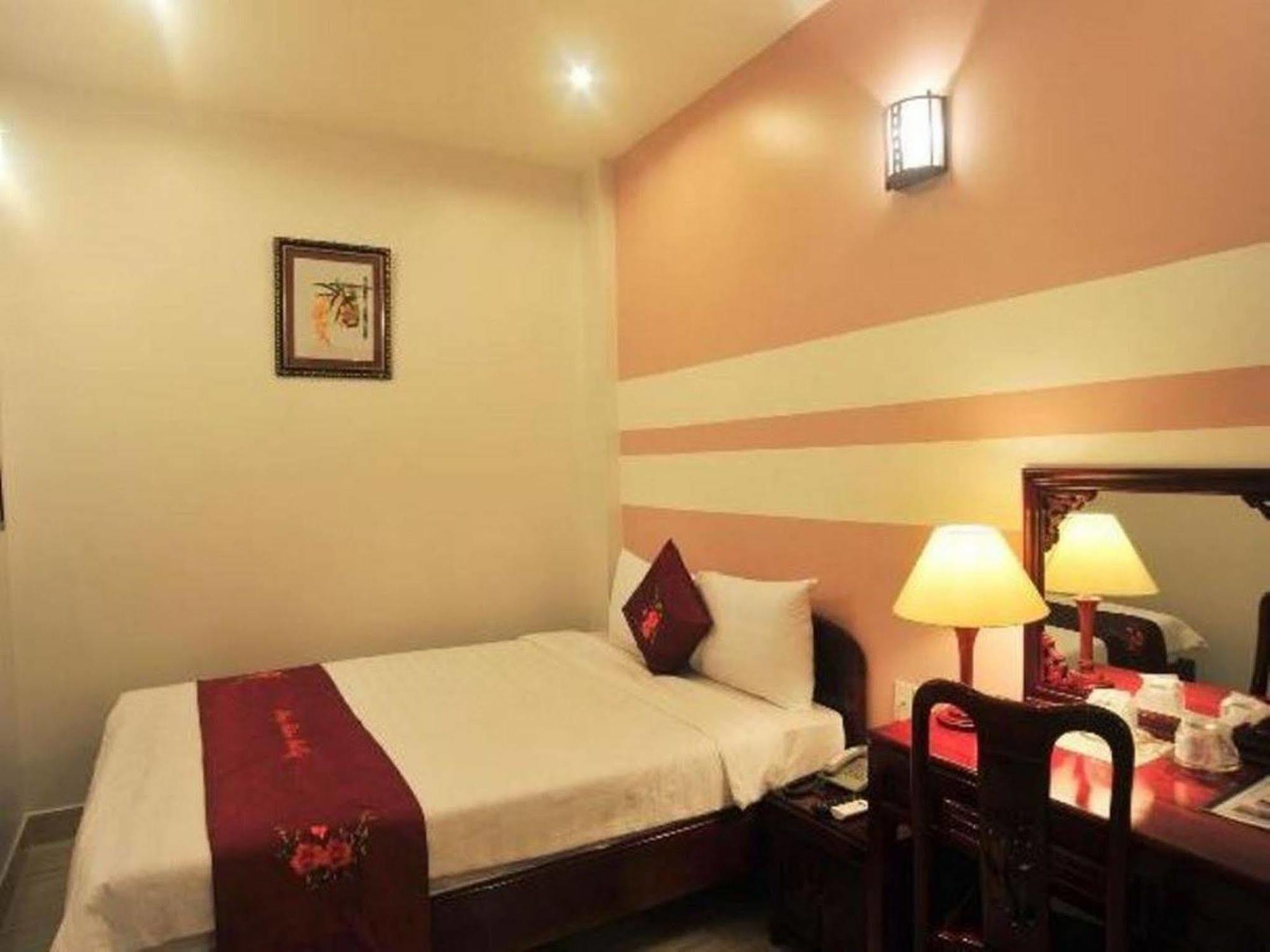 Hong Thien Ruby Hotel Хуе Екстериор снимка