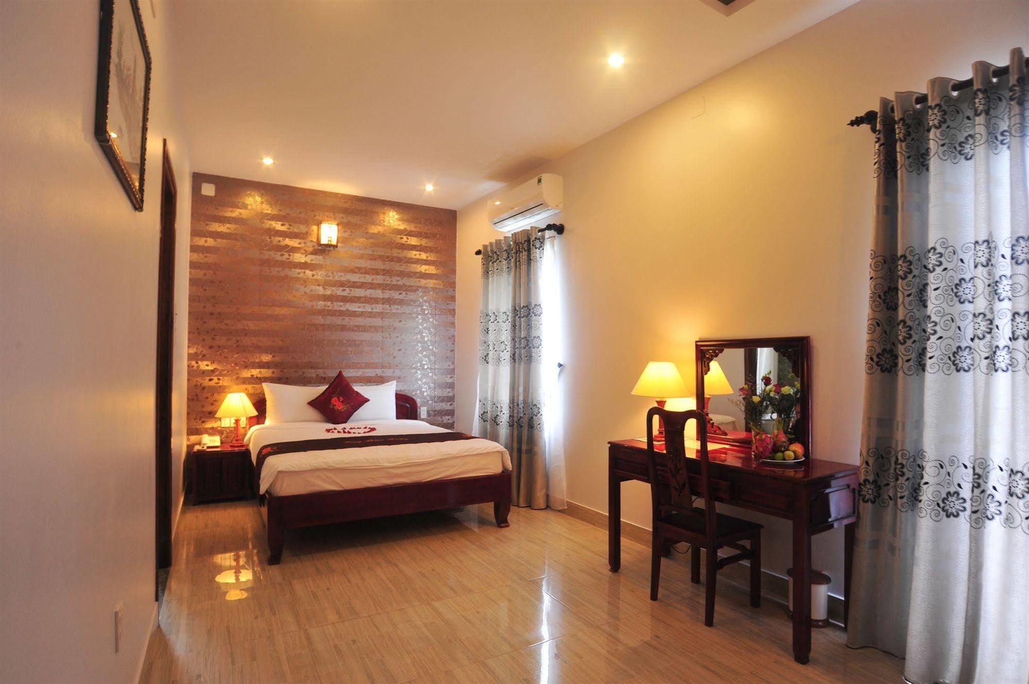 Hong Thien Ruby Hotel Хуе Екстериор снимка