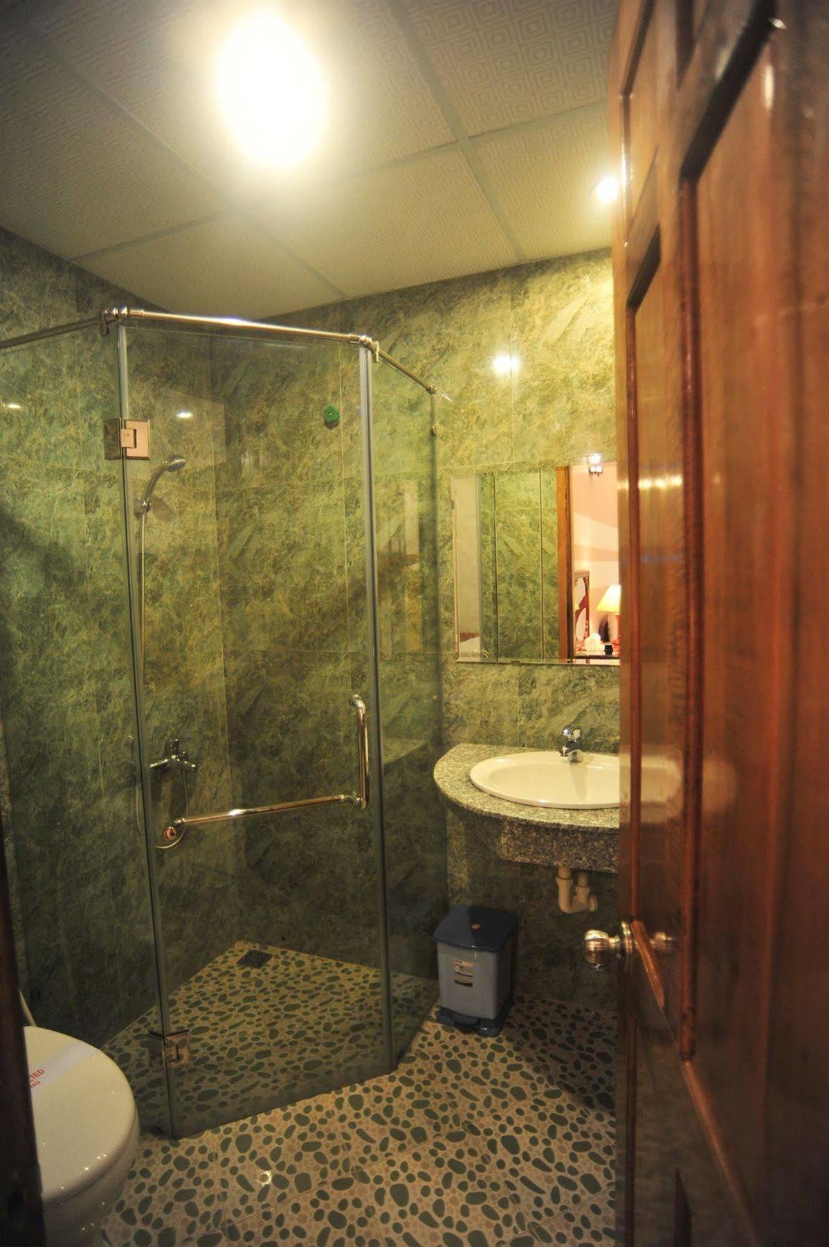 Hong Thien Ruby Hotel Хуе Екстериор снимка