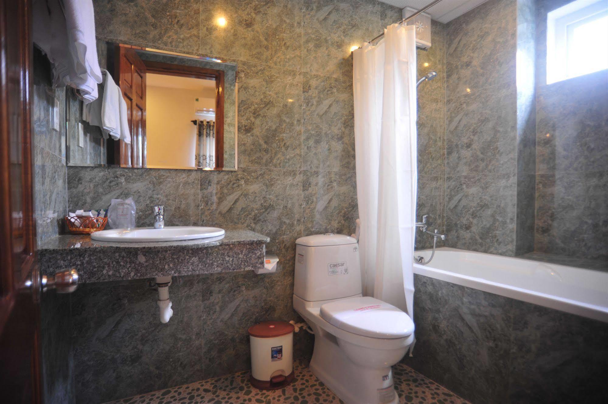 Hong Thien Ruby Hotel Хуе Екстериор снимка